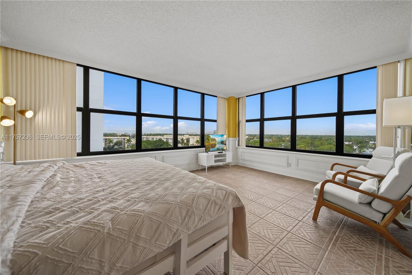 2500 Parkview Drive 812 — photo 2