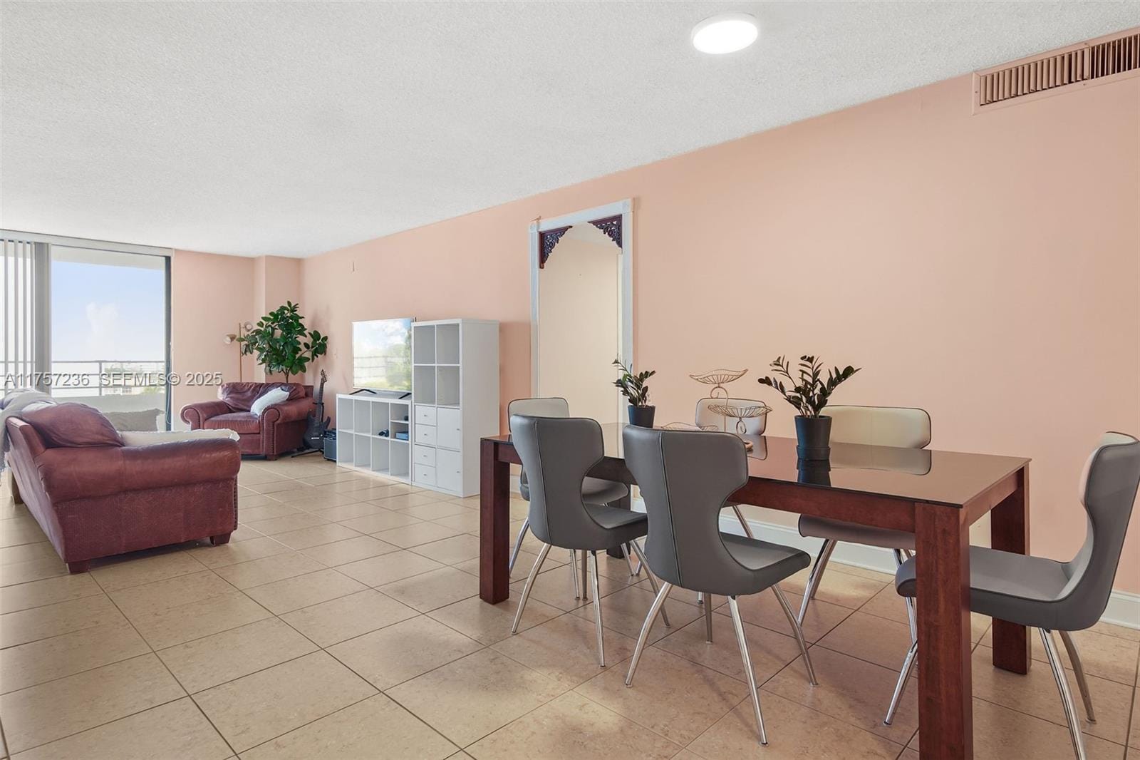 2500 Parkview Drive 812 — photo 4