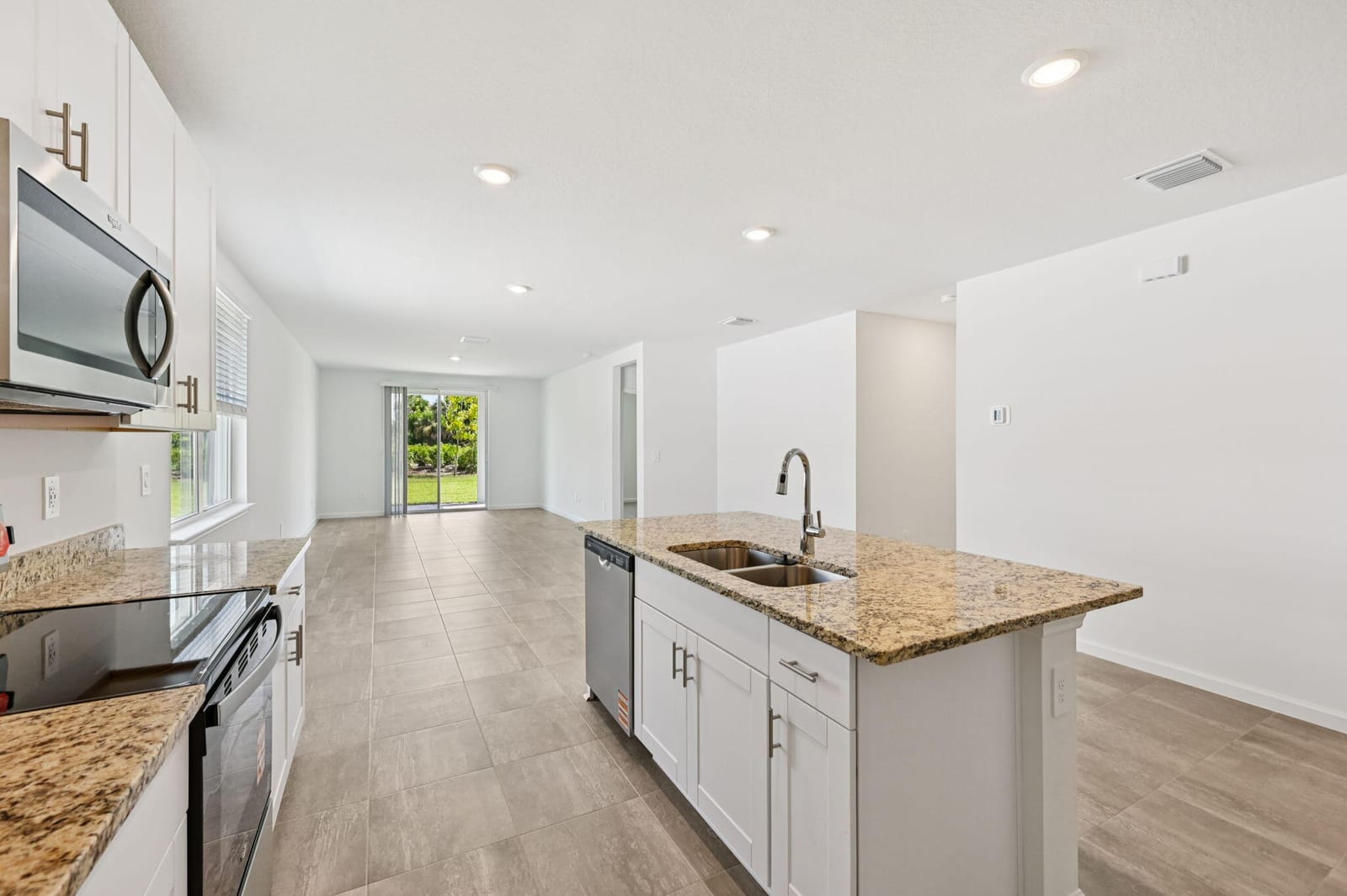 5433 Hampton Park Circle — photo 2
