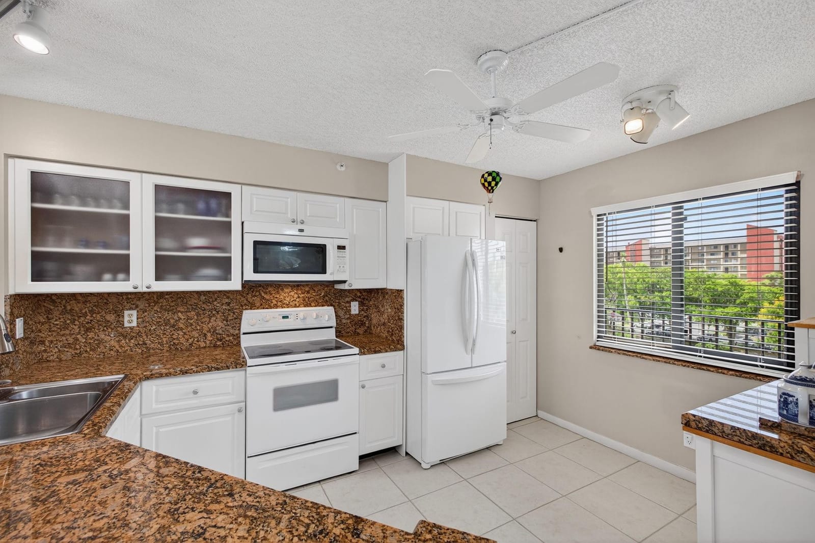 2205 S Cypress Bend Drive 505 — photo 4