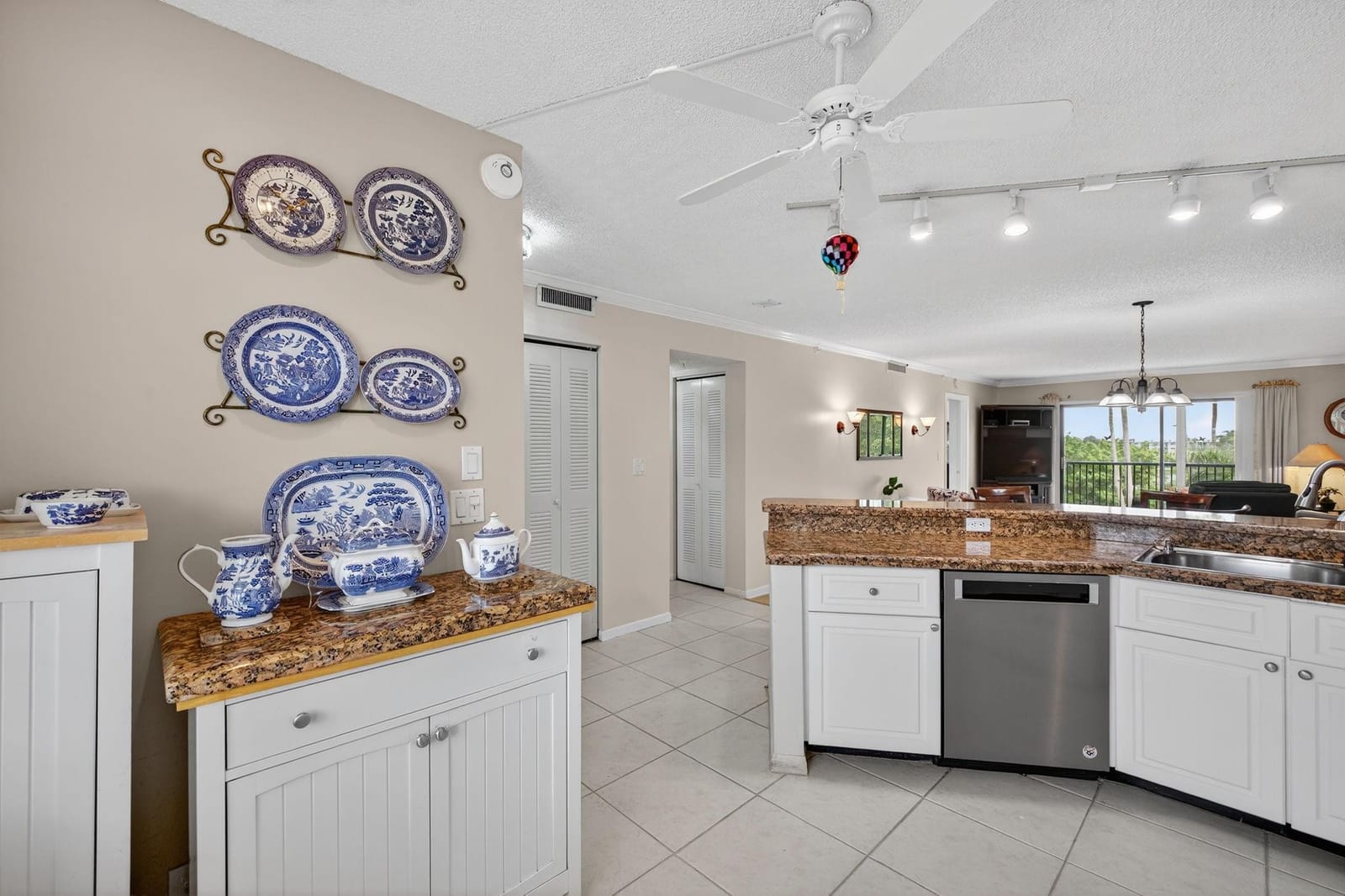 2205 S Cypress Bend Drive 505 — photo 5