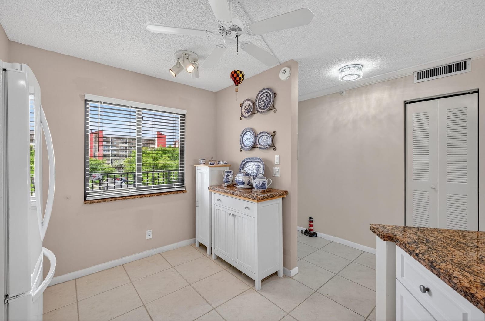 2205 S Cypress Bend Drive 505 — photo 6