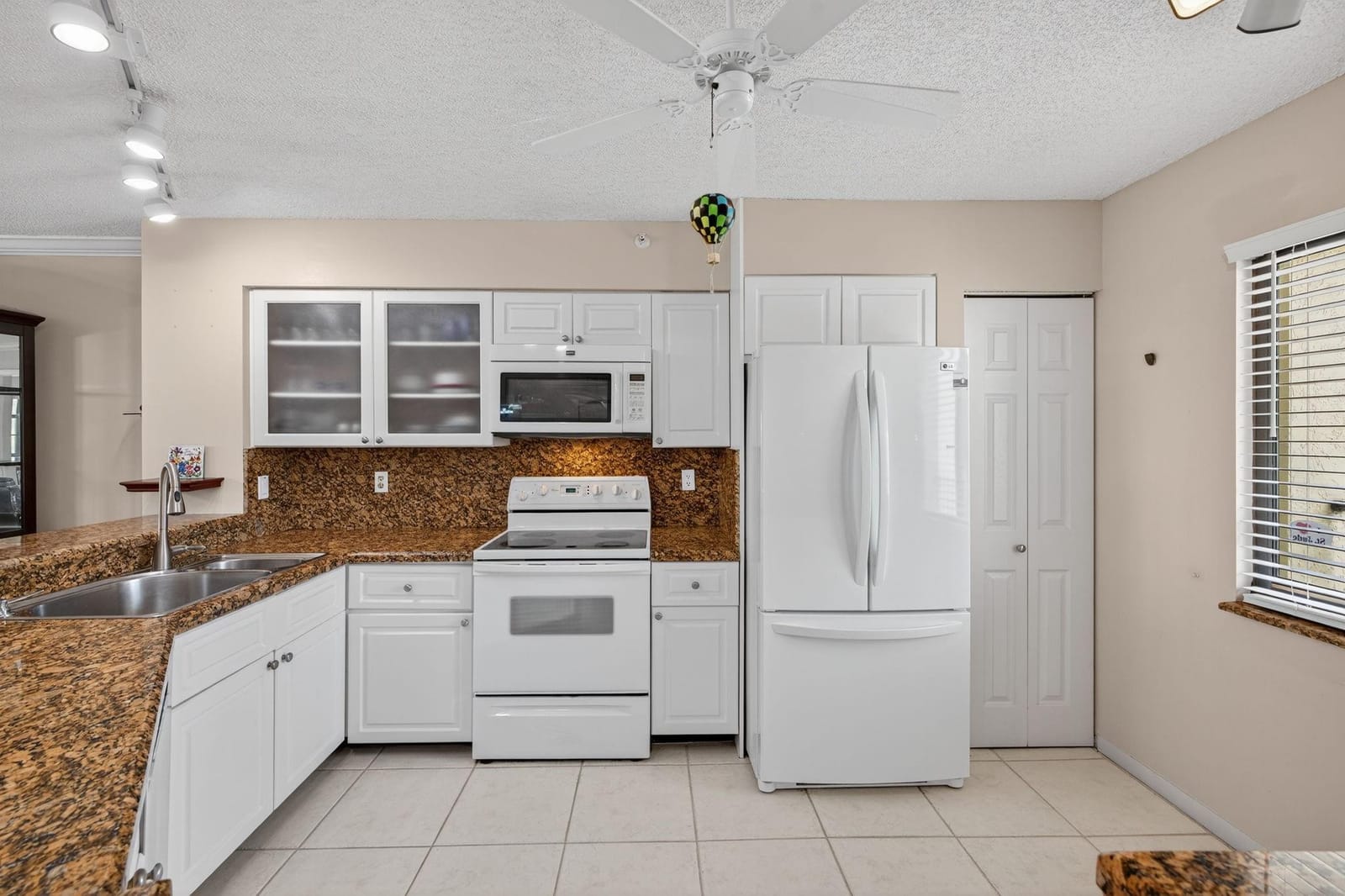 2205 S Cypress Bend Drive 505 — photo 7