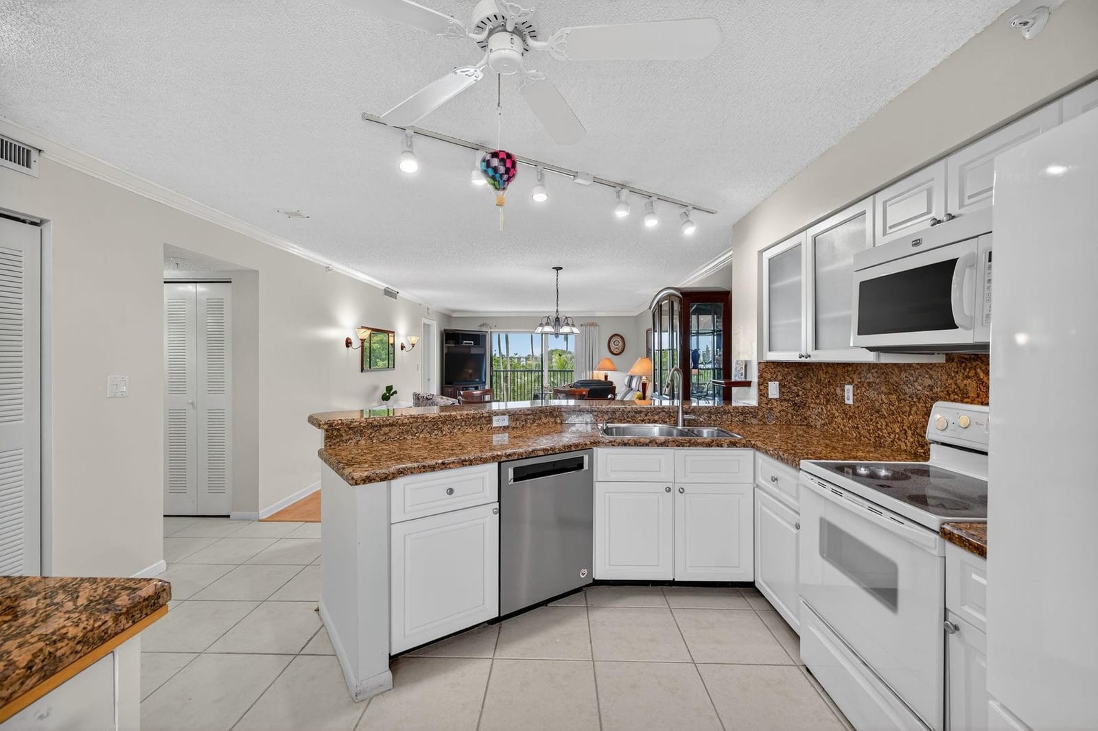 2205 S Cypress Bend Drive 505 — photo 8