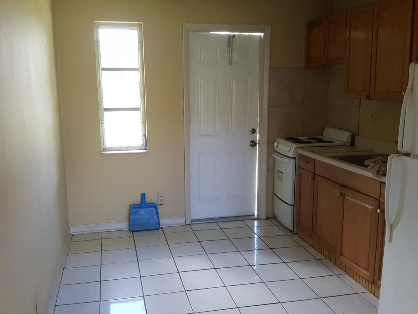 1233 Ac Evans Street 1 — photo 2