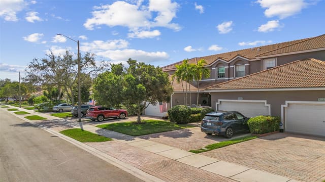 2751 E Aragon Boulevard 3, Sunrise, FL 33313