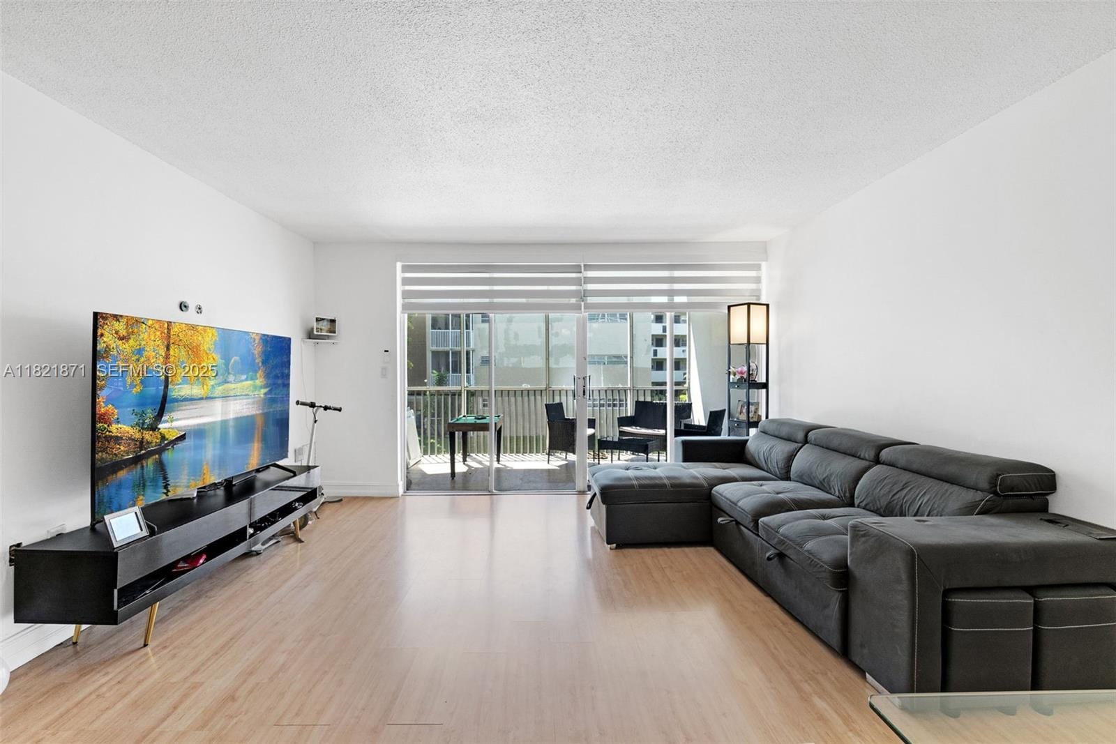 1660 NE 191st Street 206-1, Miami, FL 33179 photo 1