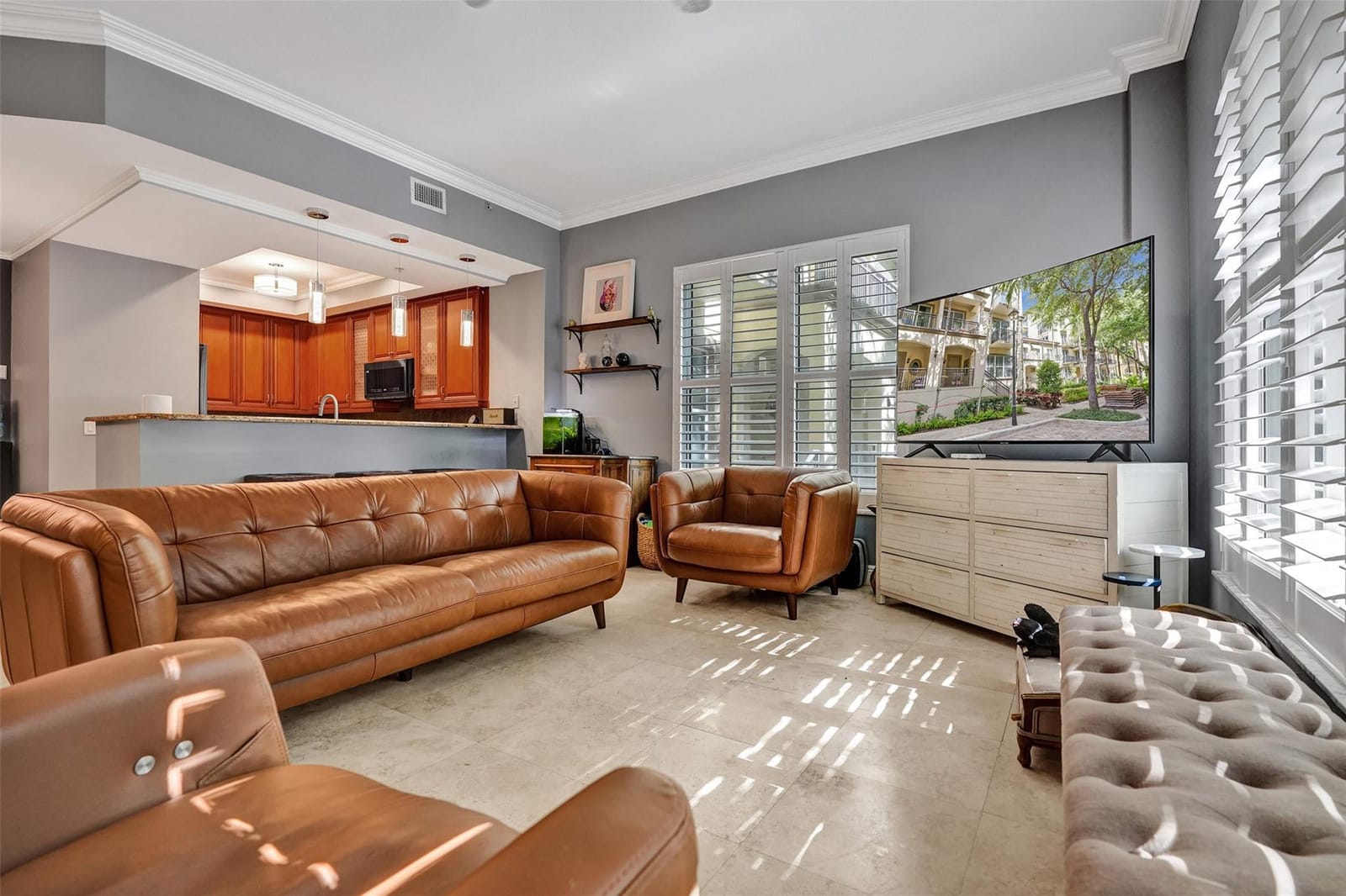 2617 NE 14th Avenue 101, Wilton Manors, FL 33334 photo 2
