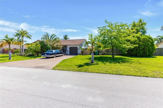 22041 SW 127th Court, sold in Estate Homes First Additi, Miami, FL