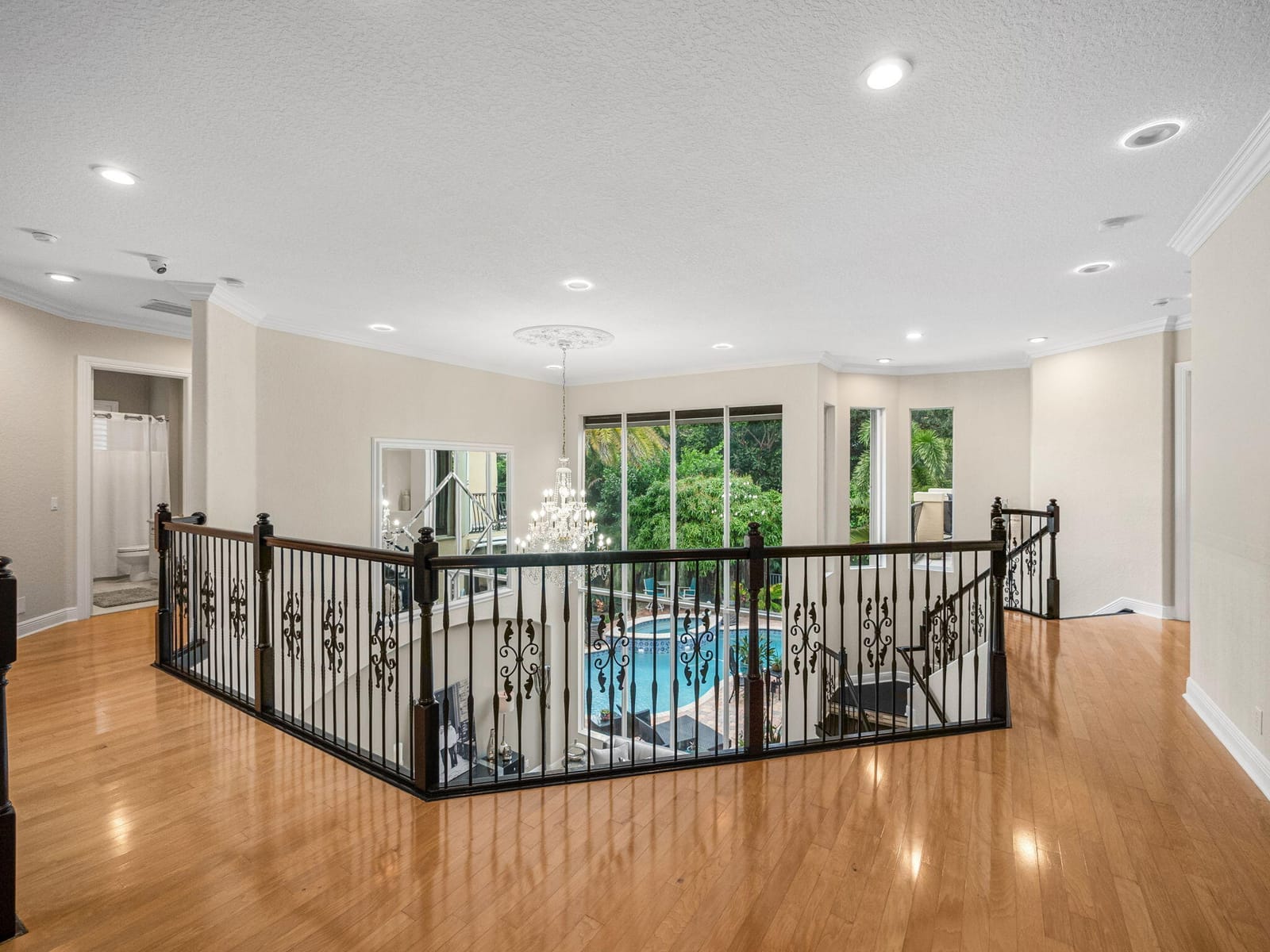 10698 Versailles Boulevard — photo 10