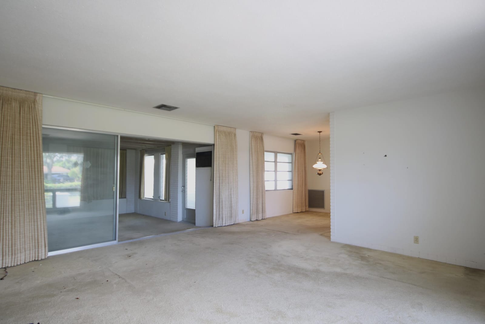 1320 SE 10th Street — photo 2