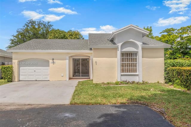 10016 NW 51st Terrace, sold in Doral Lakes, Doral, FL