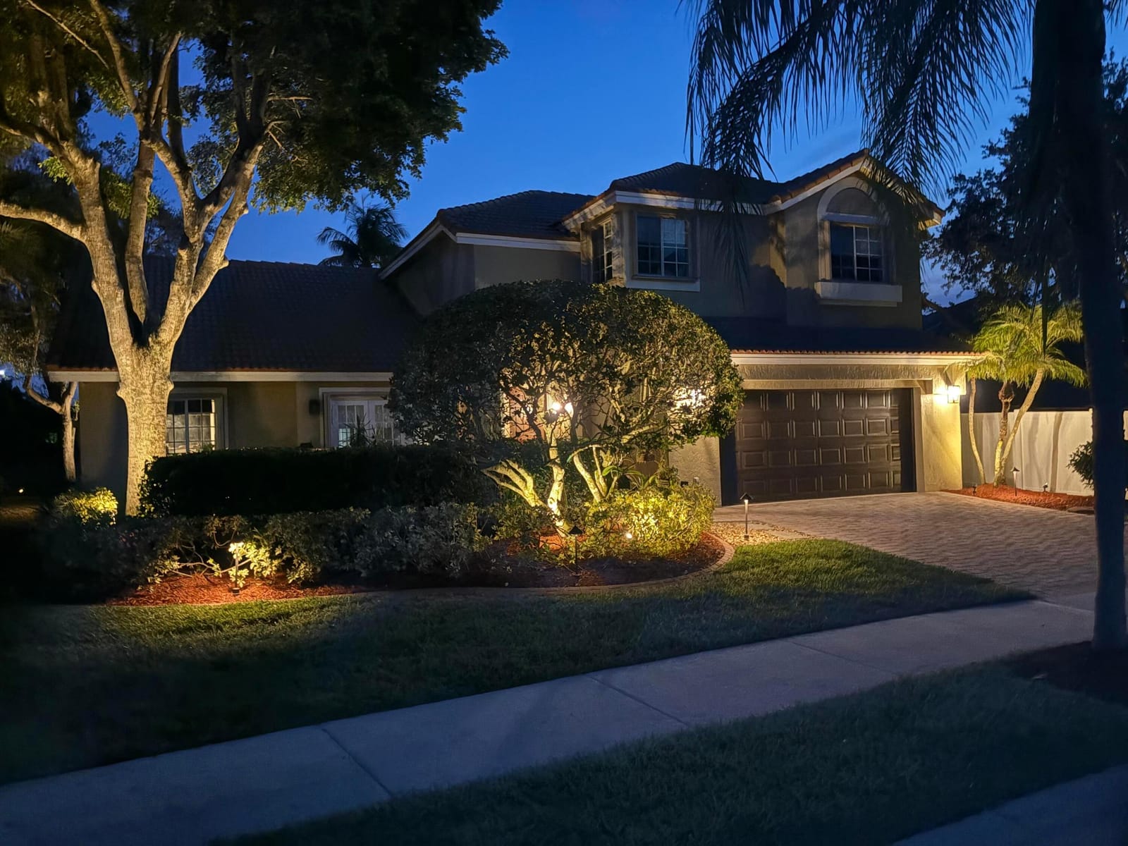 1182 Laguna Springs Drive — photo 2
