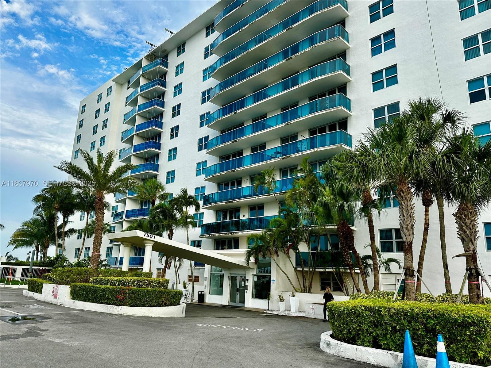 7501 E Treasure Drive 1P, North Bay Village, FL 33141