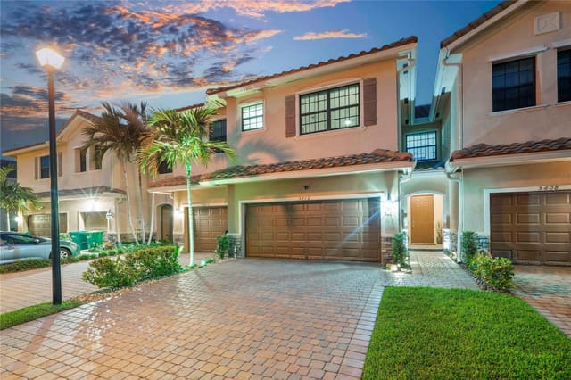 5612 NW 58th Lane, sold in Chelsea Place, Tamarac, FL