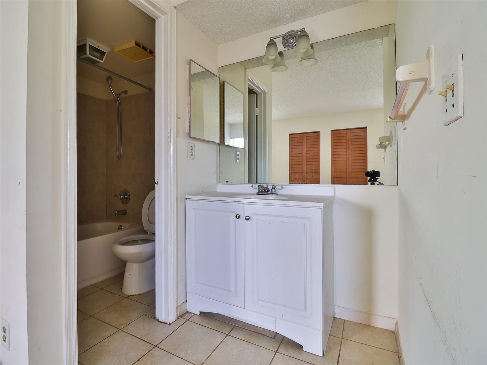 9930 Twin Lakes Drive 7-L — photo 9