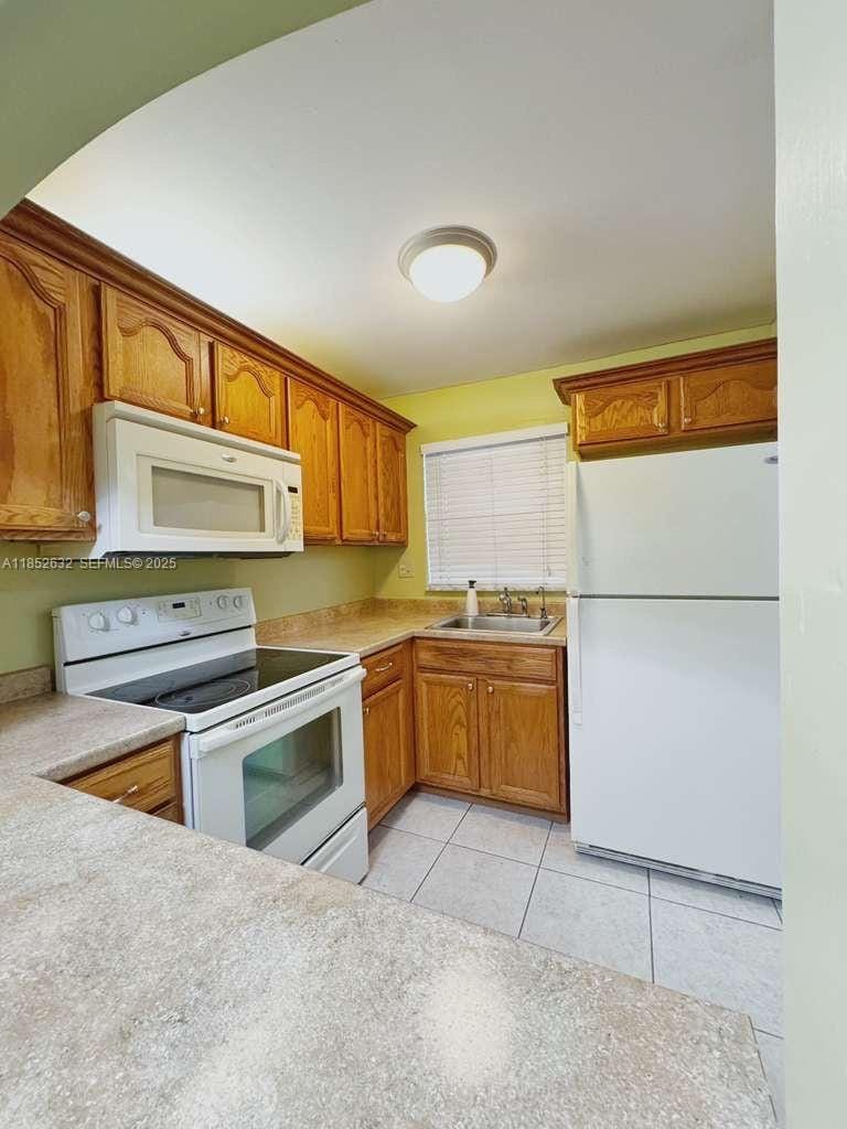 8325 Sunrise Lakes Boulevard 205, Sunrise, FL 33322