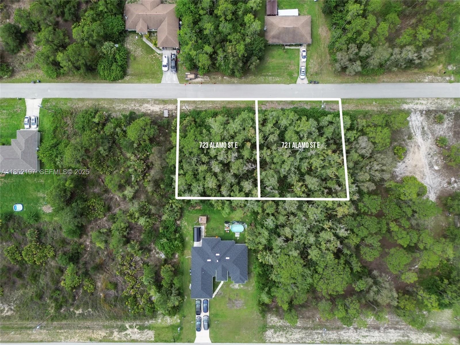 723 Alamo Street E