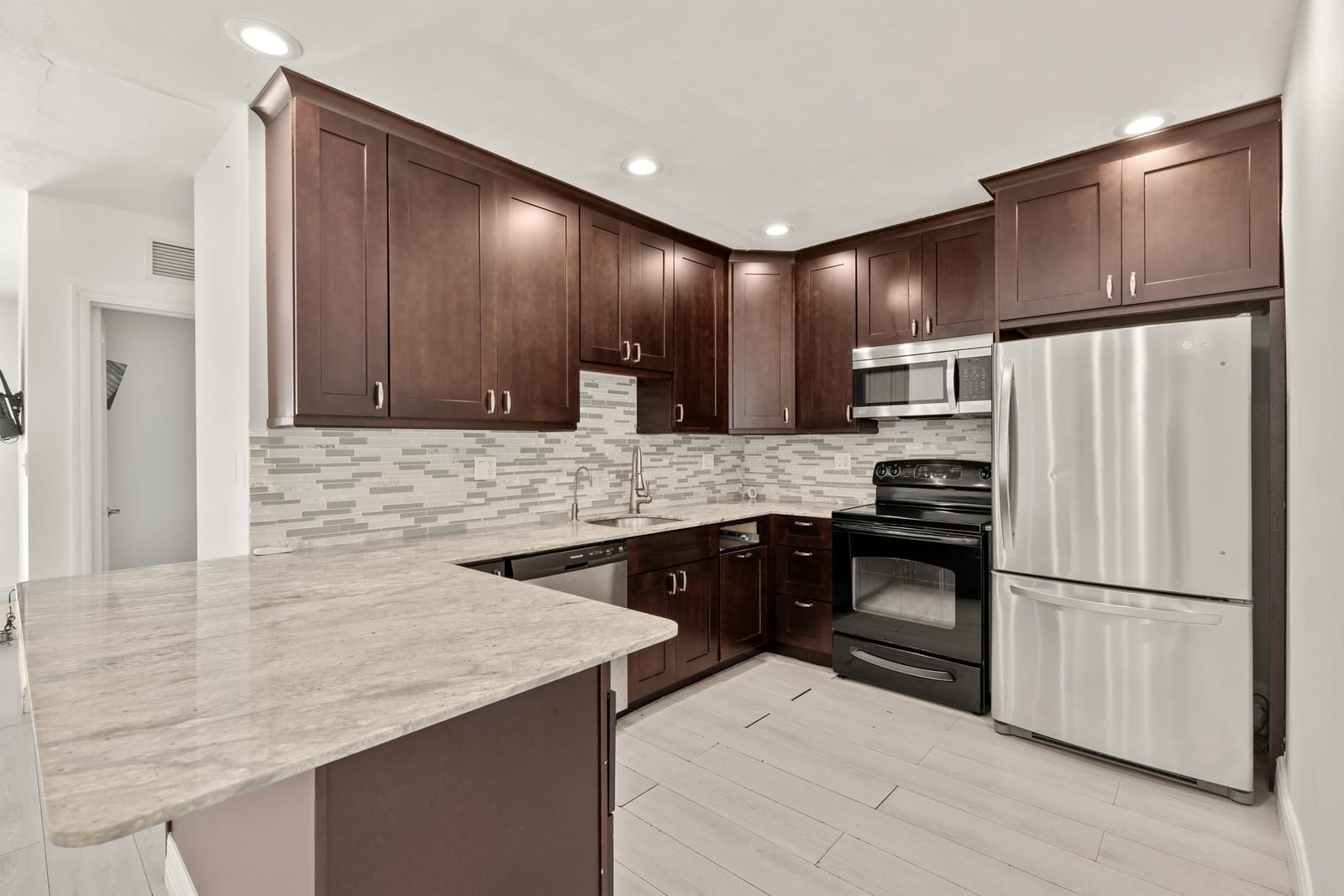 1637 N Victoria Park Road — photo 3