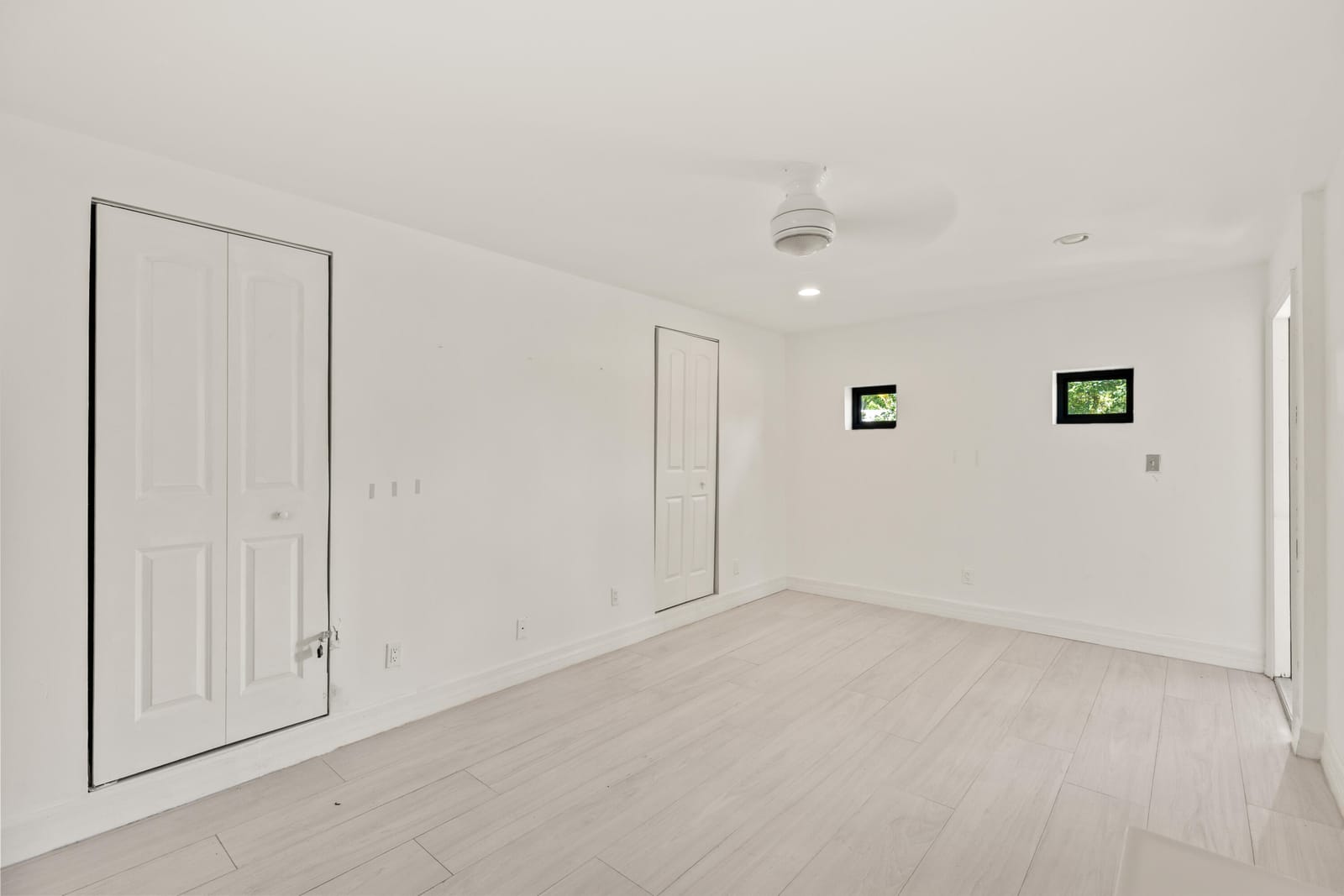 1637 N Victoria Park Road — photo 8