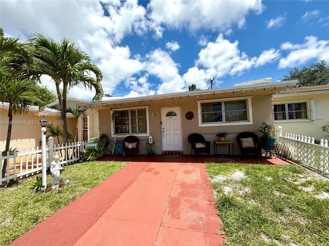 820 N Golf Drive, sold in Wooded Hills Estates, Hollywood, FL