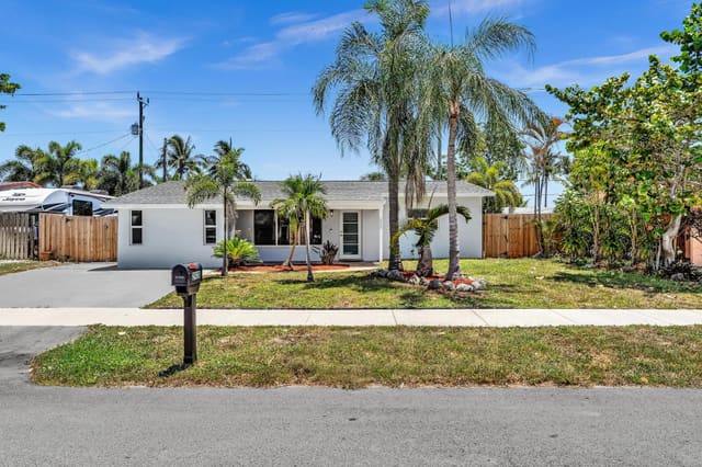 2920 NE 8th Terrace, sold in Cresthaven No 5, Pompano Beach, FL