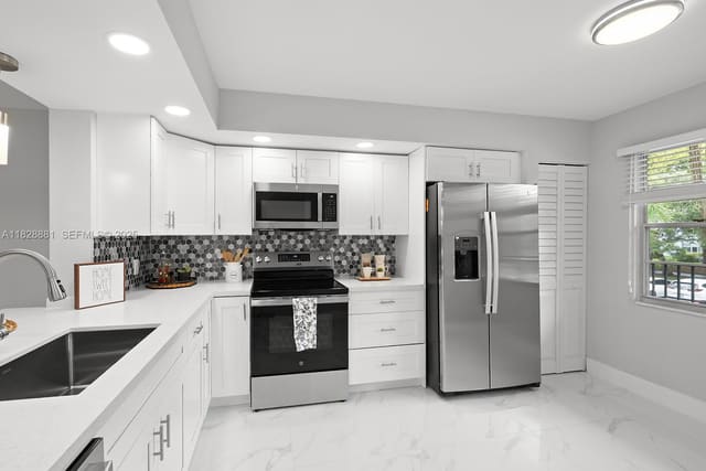 12500 SW 6th Street 206N, Pembroke Pines, FL 33027