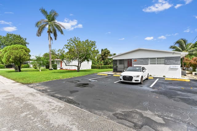 538 SW 7th Street, sold in Hallandale Park No 3, Hallandale Beach, FL