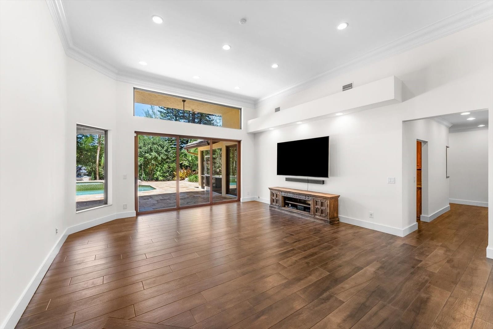 6011 NW 69th Manor — photo 9
