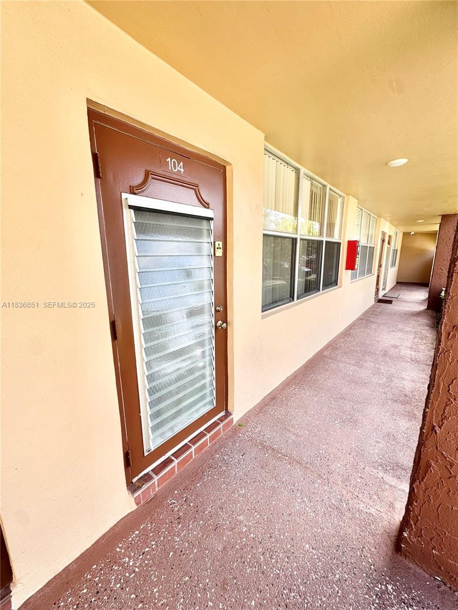 9021 Sunrise Lakes Boulevard 104, Sunrise, FL 33322