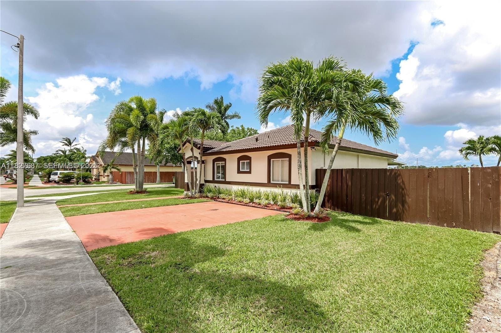 709 SE 14th Place, Homestead, FL 33033 photo 2