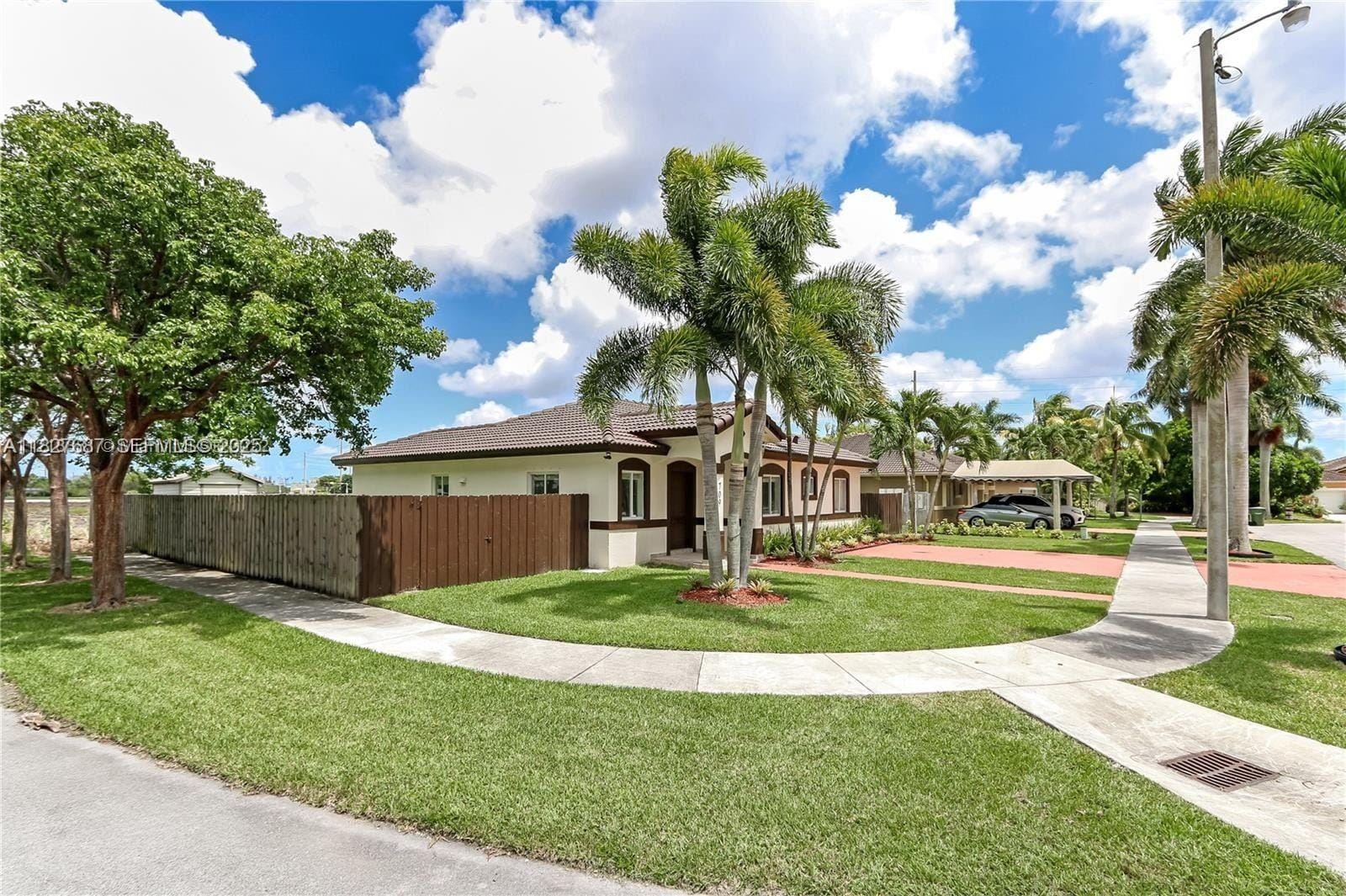 709 SE 14th Place, Homestead, FL 33033 photo 3