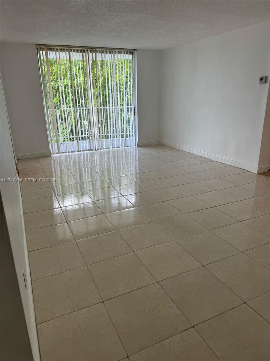 484 NW 165th St Road A-516, Miami, FL 33169 photo 3