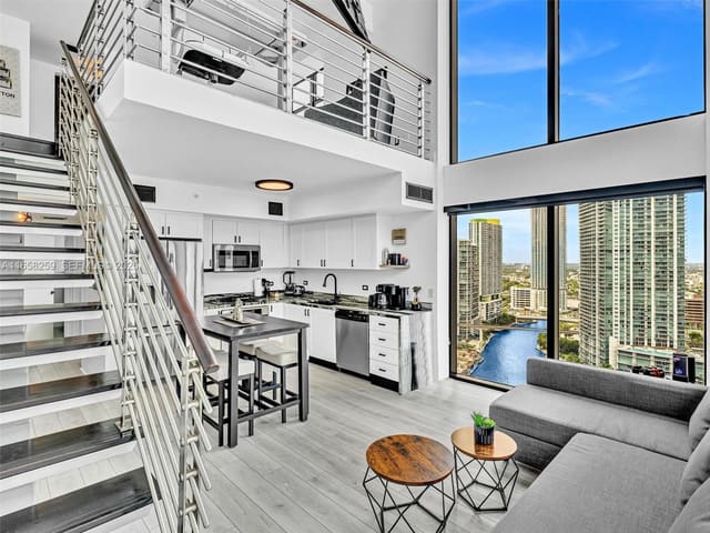 41 SE 5th Street 1717, Miami, FL 33131