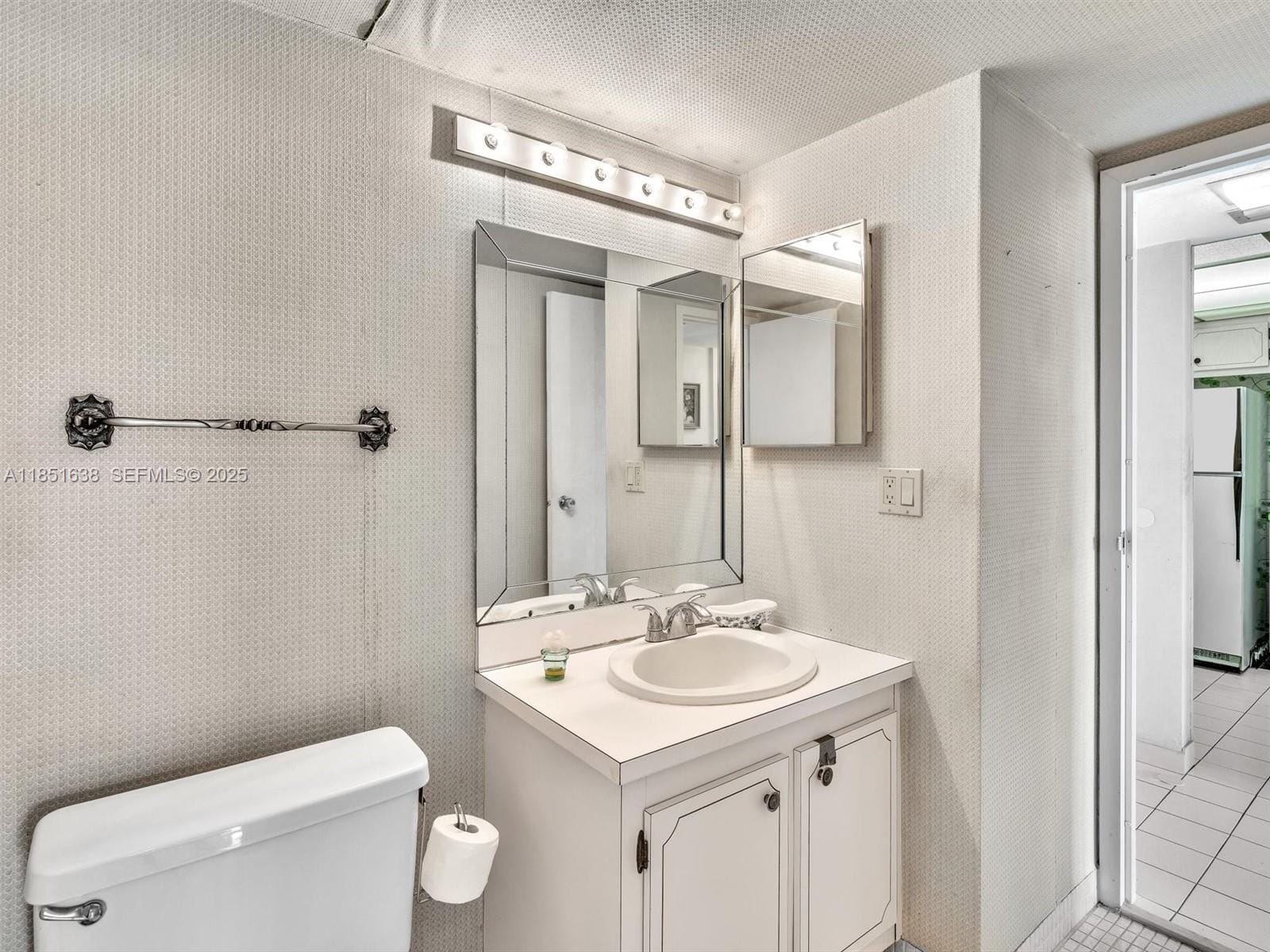3675 N Country Club Drive 707, Aventura, FL 33180 photo 13
