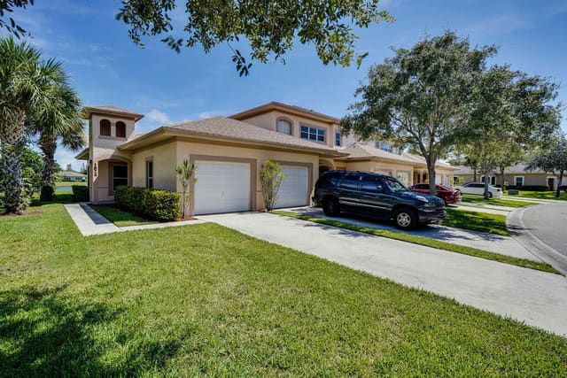 1824 Sandhill Crane B1 Drive 1, sold in The Lakes At The Savannahs Condominium, Fort Pierce, FL
