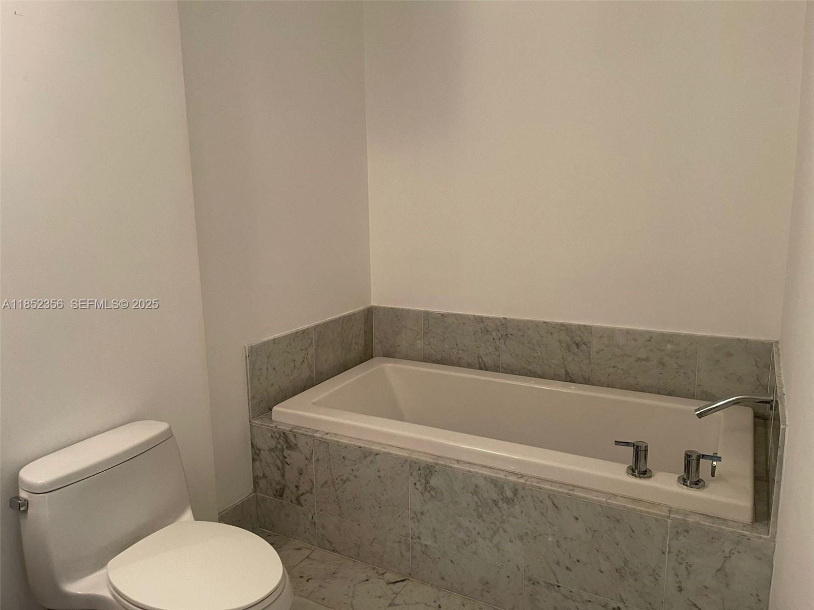 253 NE 2nd Street 1004, Miami, FL 33132 photo 13
