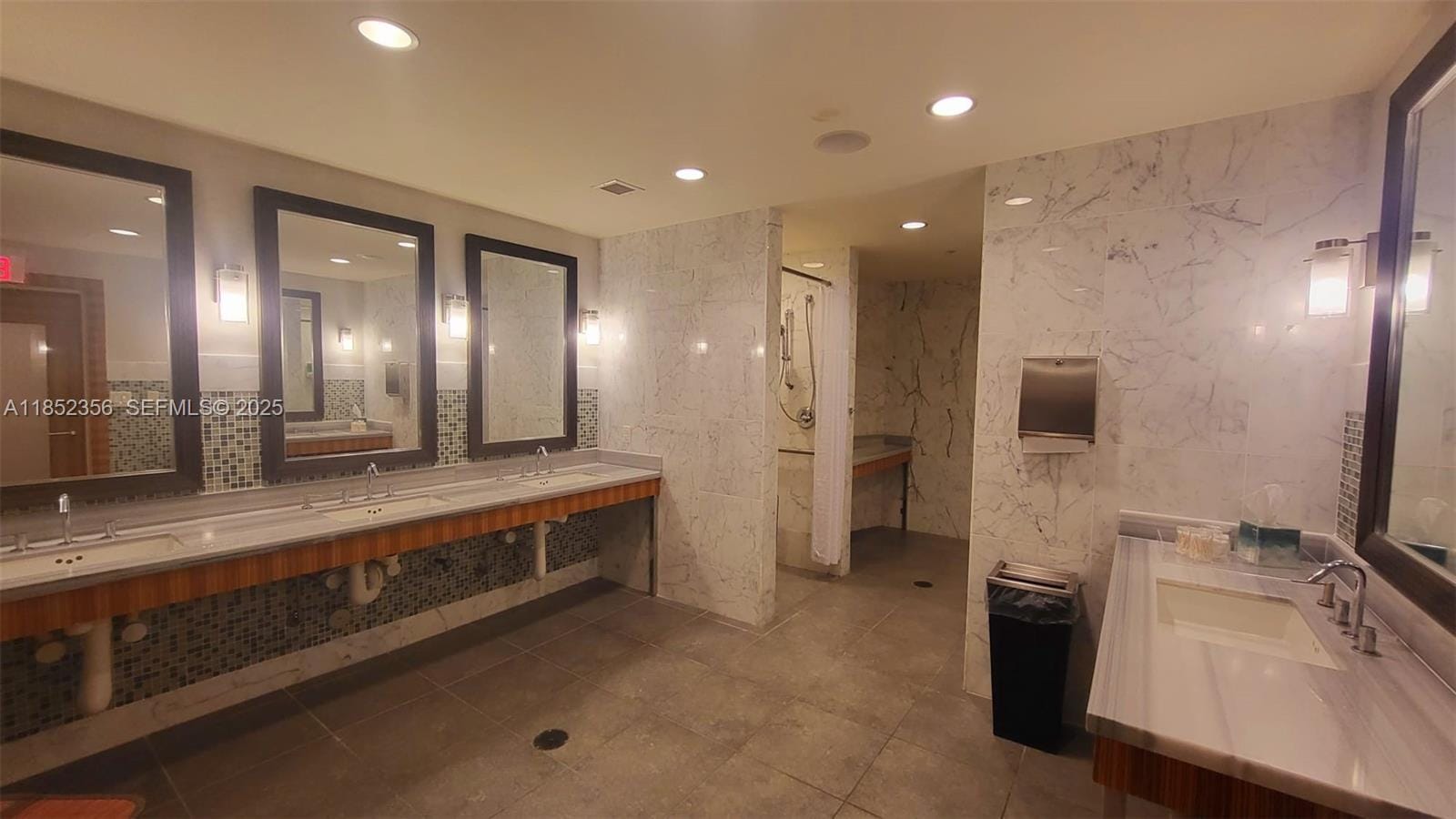 253 NE 2nd Street 1004, Miami, FL 33132 photo 23