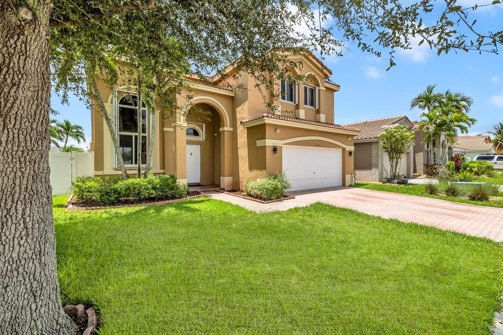 10714 SW 17th Place, Davie, FL 33324