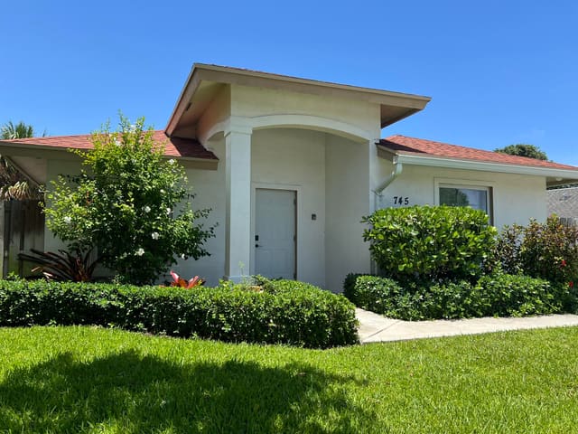 745 Tallapoosa Street, sold in Seminole Heights, West Palm Beach, FL