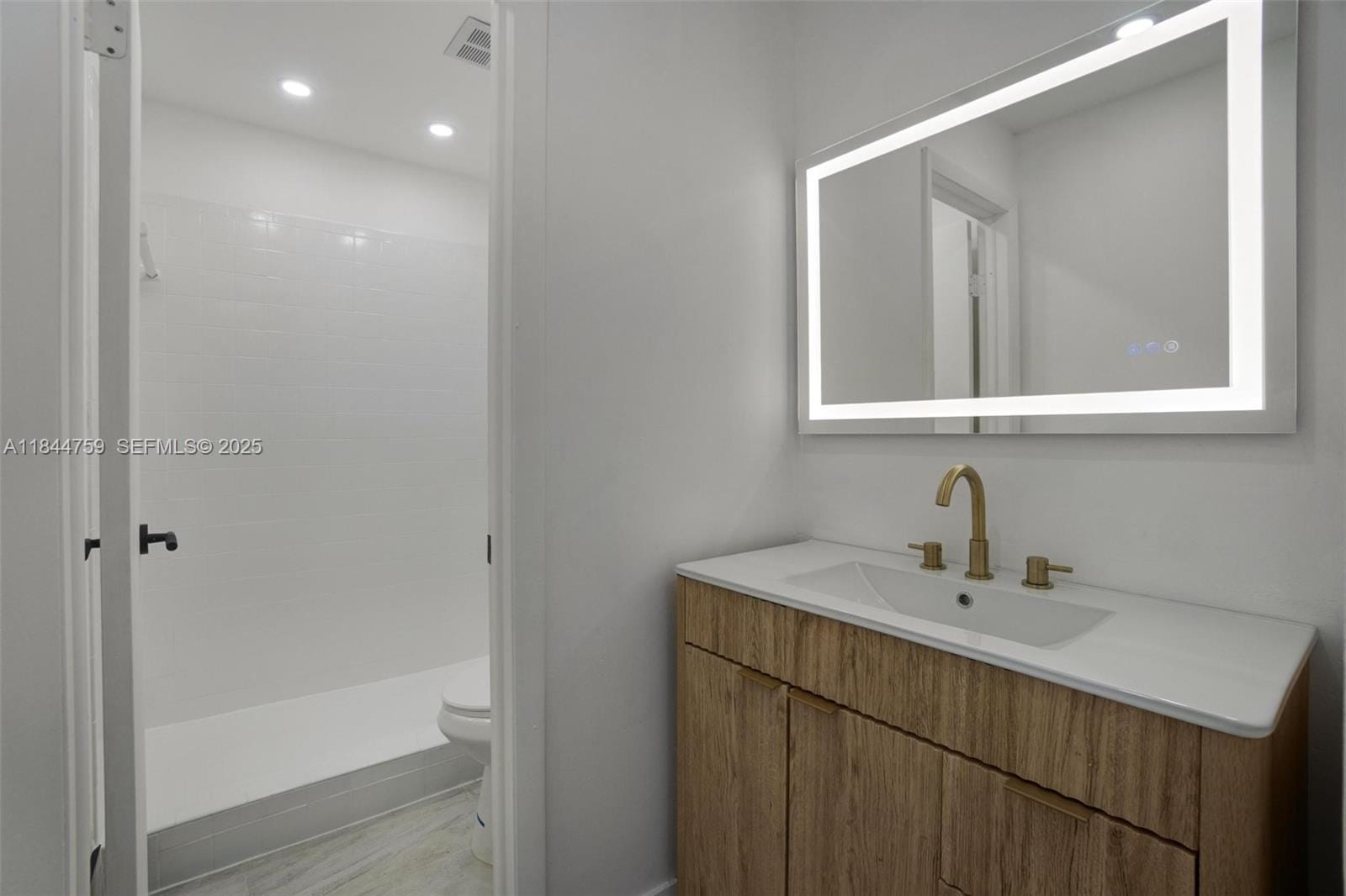8041 NW 41st Court, Sunrise, FL 33351 photo 2