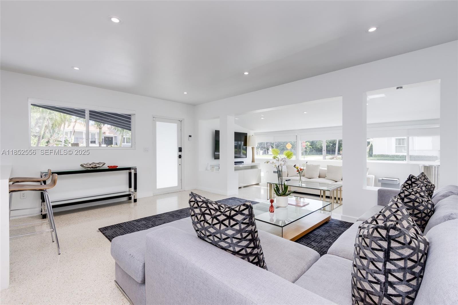 8290 N Bayshore Drive — photo 3