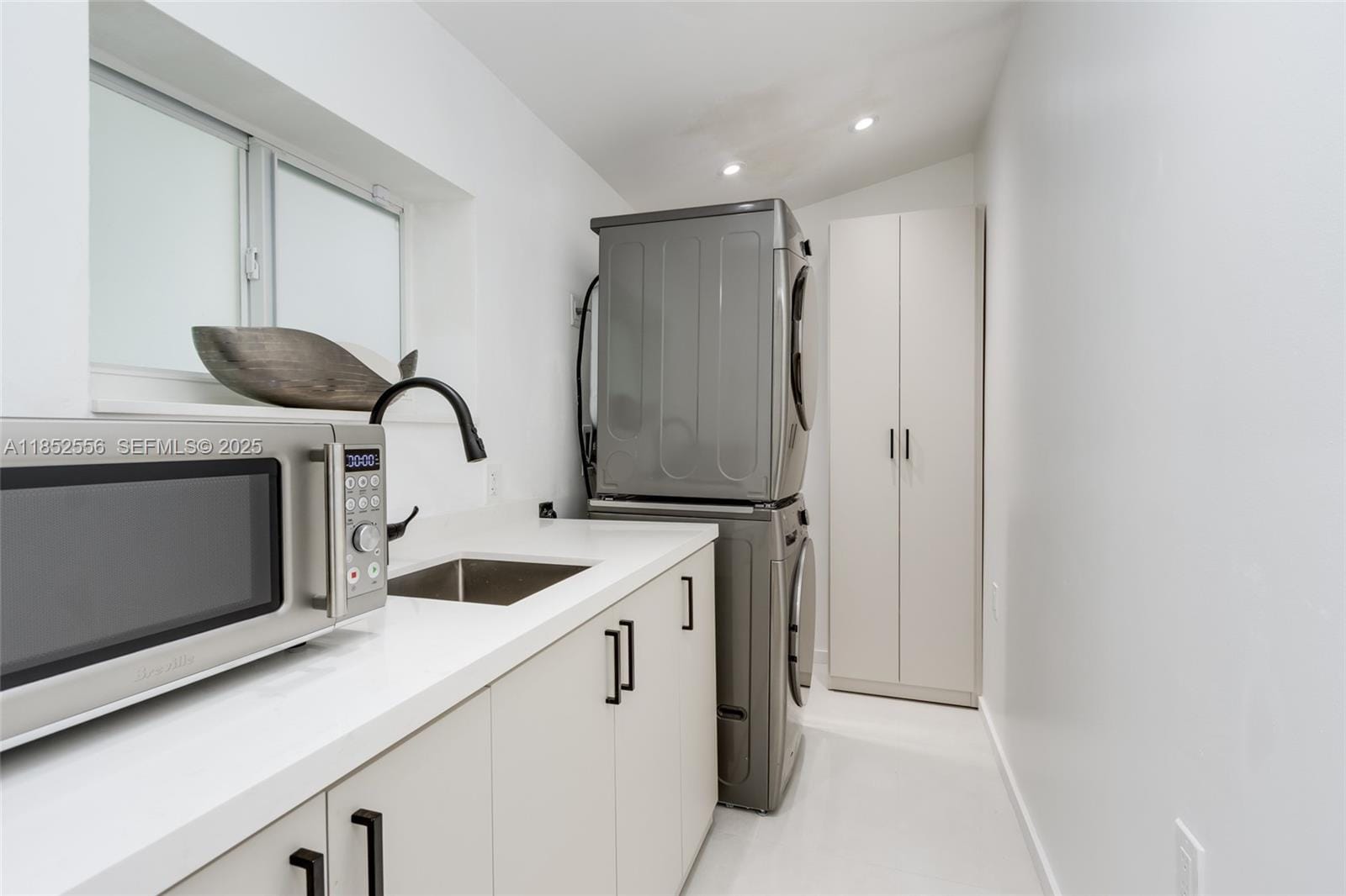 8290 N Bayshore Drive — photo 9