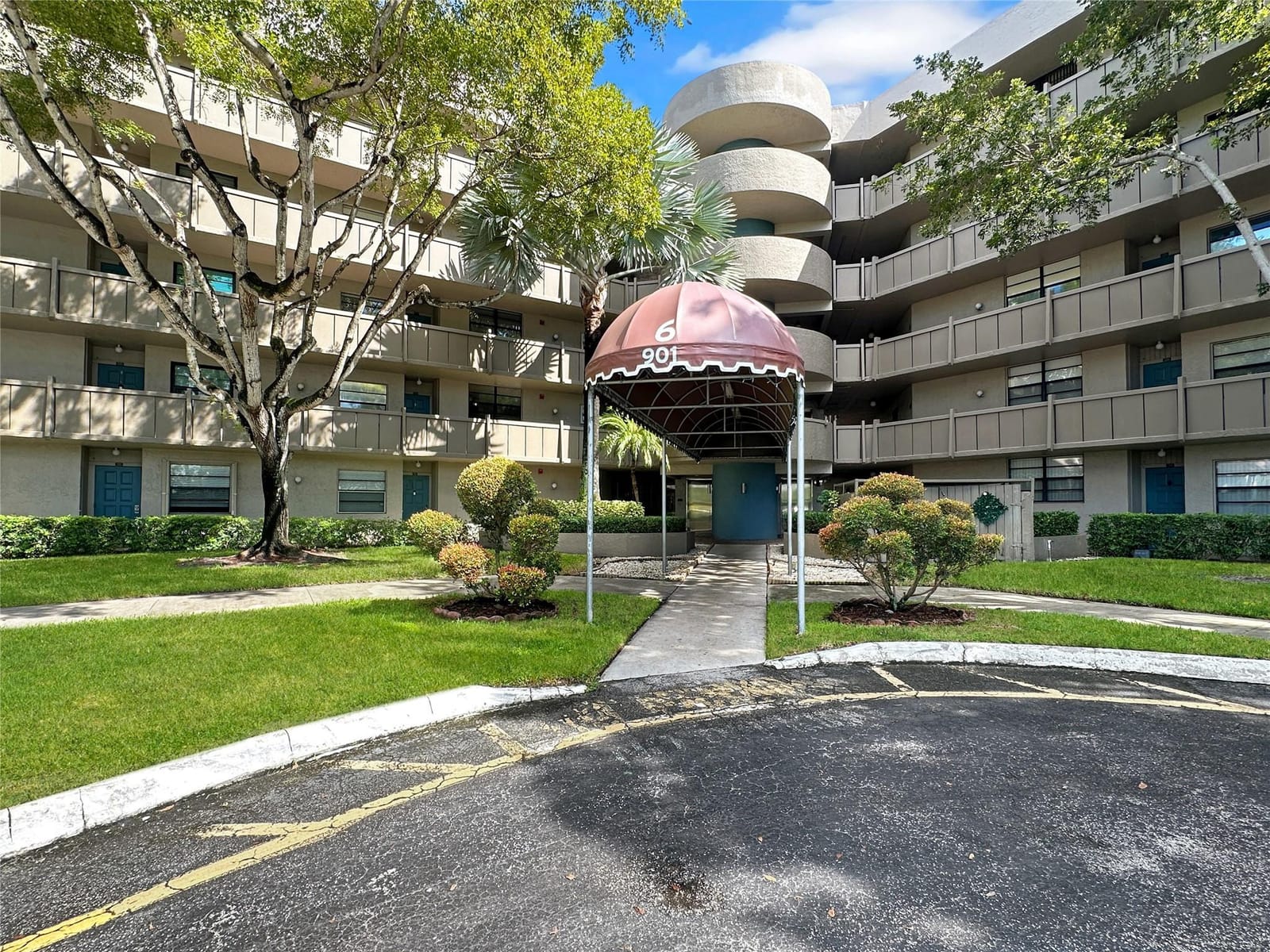 901 Colony Point Circle 116, Pembroke Pines, FL 33026