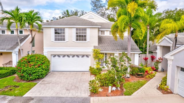 9 Admirals Court, Palm Beach Gardens, FL 33418