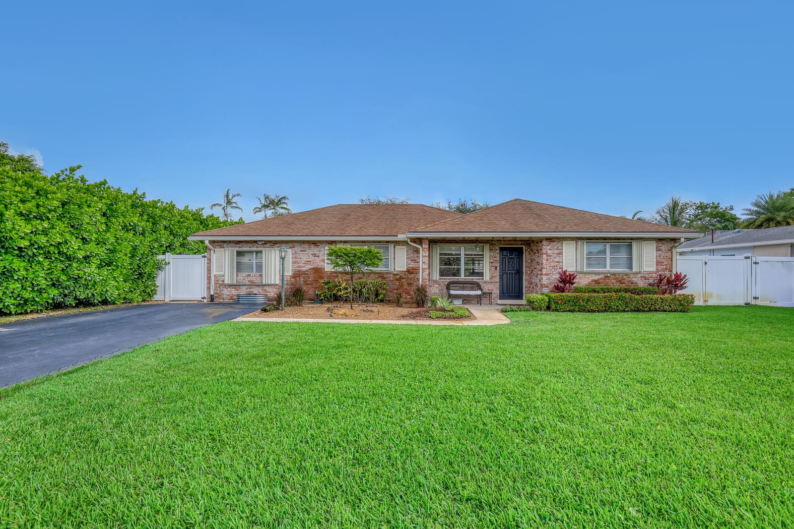 1915 Laurel Lane, Lake Clarke Shores, FL 33406