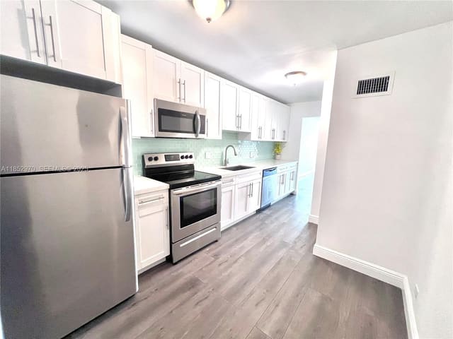 3660 NE 166th Street 409, White House, North Miami Beach, FL