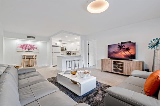 706 SE 2nd Avenue 335, sold in Brookfield Gardens North, Deerfield Beach, FL