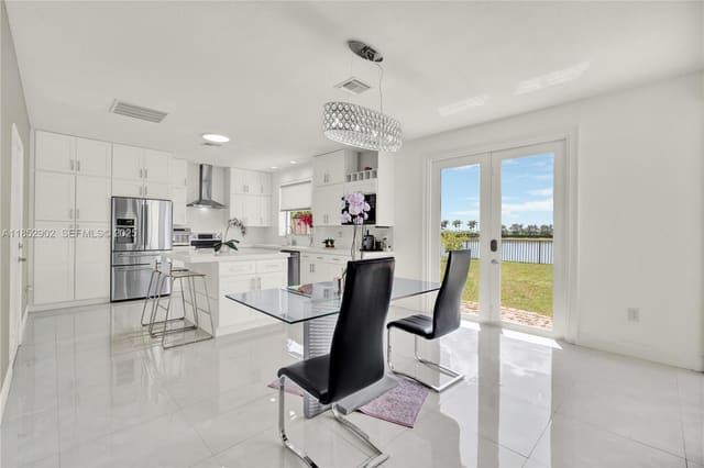 557 SE 37th Place, Homestead, FL 33033