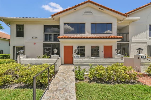 9704 Sills Drive E 201, Boynton Beach, FL 33437
